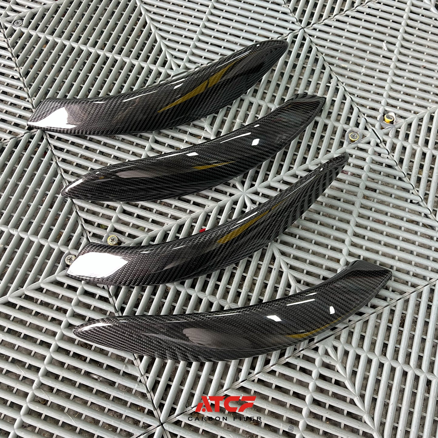 Copertura del pulsante interno della portiera in fibra di carbonio a secco della BMW F82