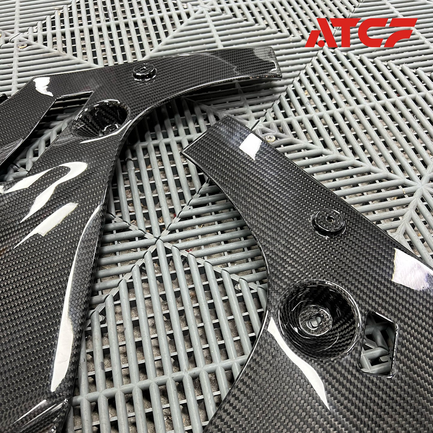 Coperture angolari del vano motore in fibra di carbonio per BMW F90 M5