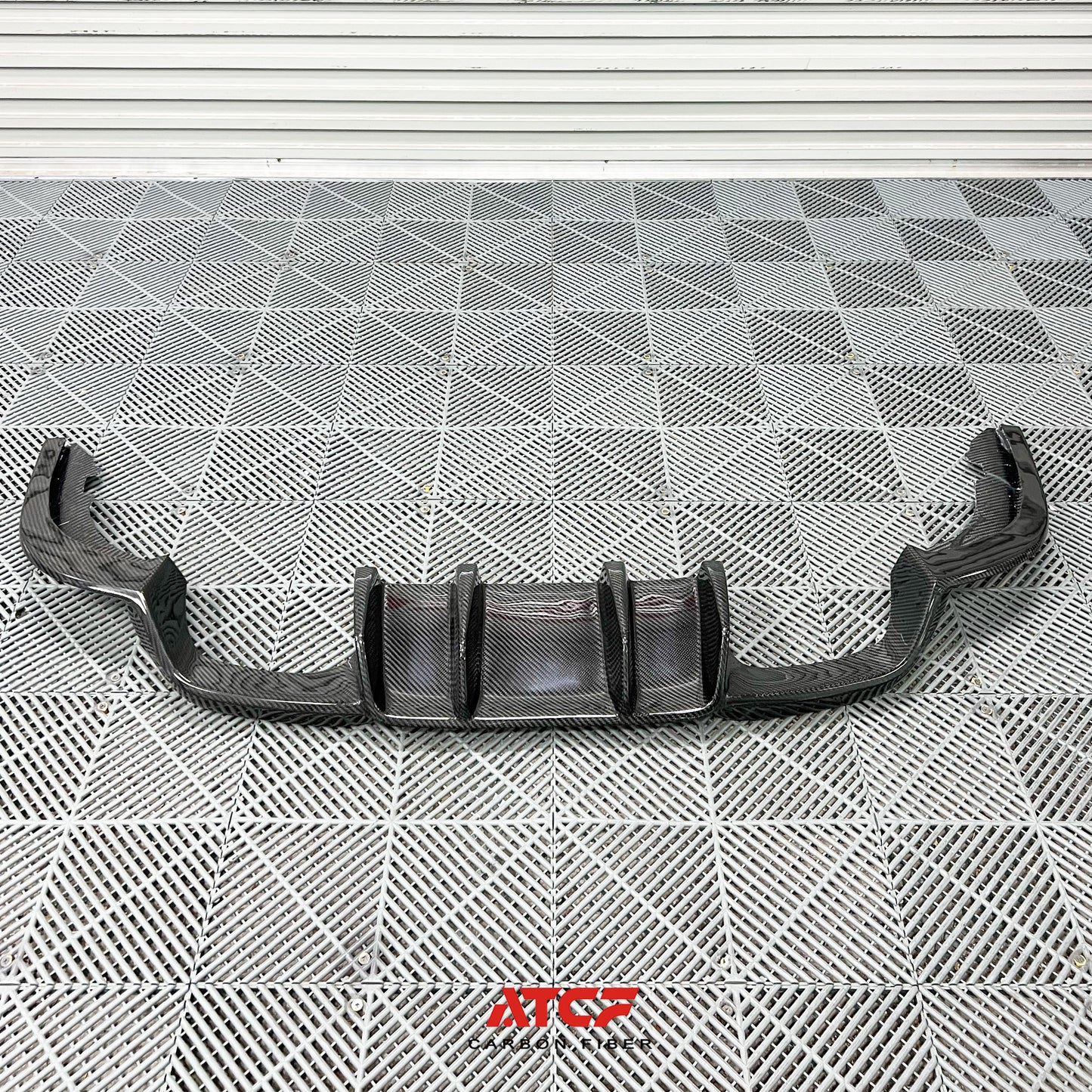 Diffusore BMW F87 V Style in fibra di carbonio