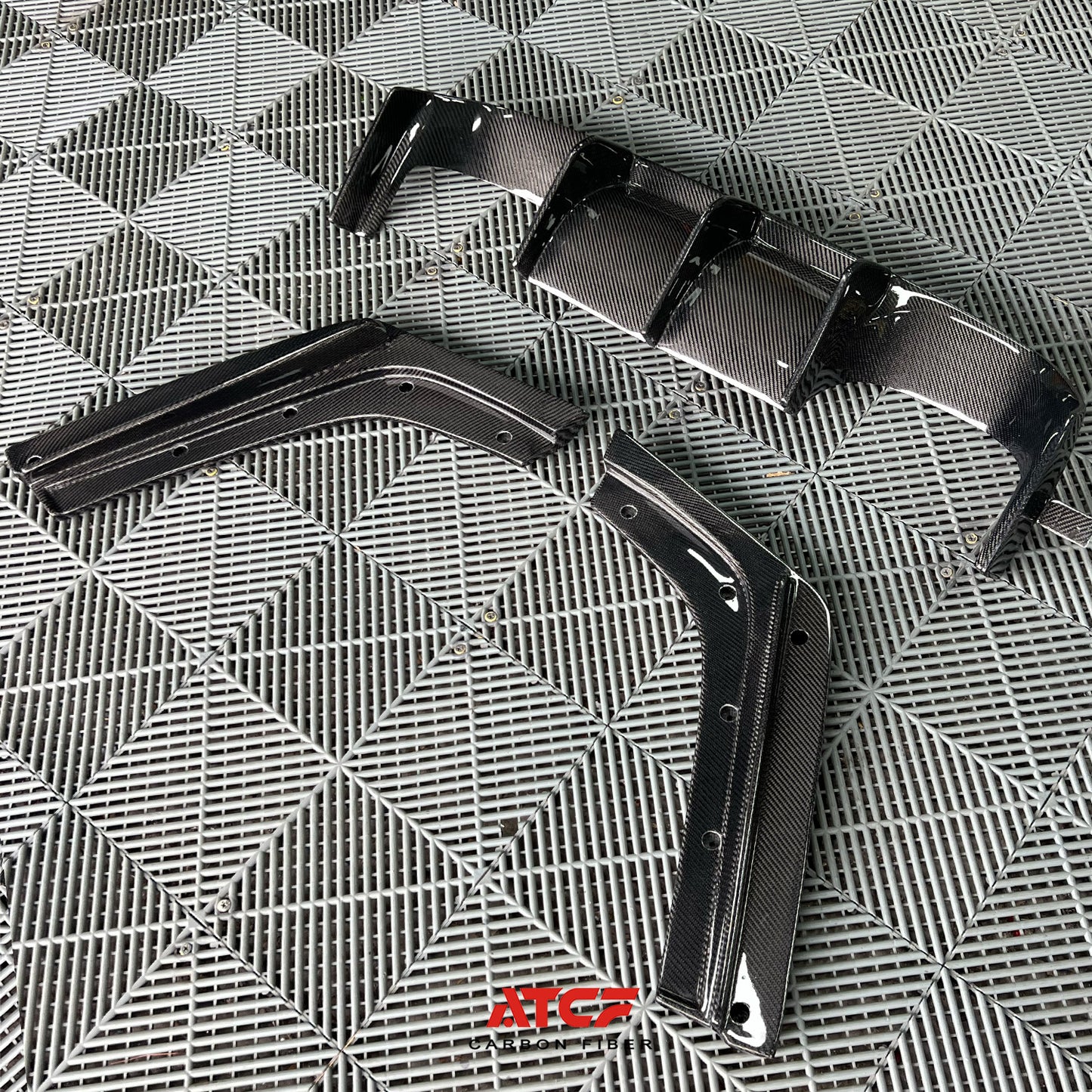 Diffusore BMW F80 F82 F83 V Style 3 pezzi in fibra di carbonio