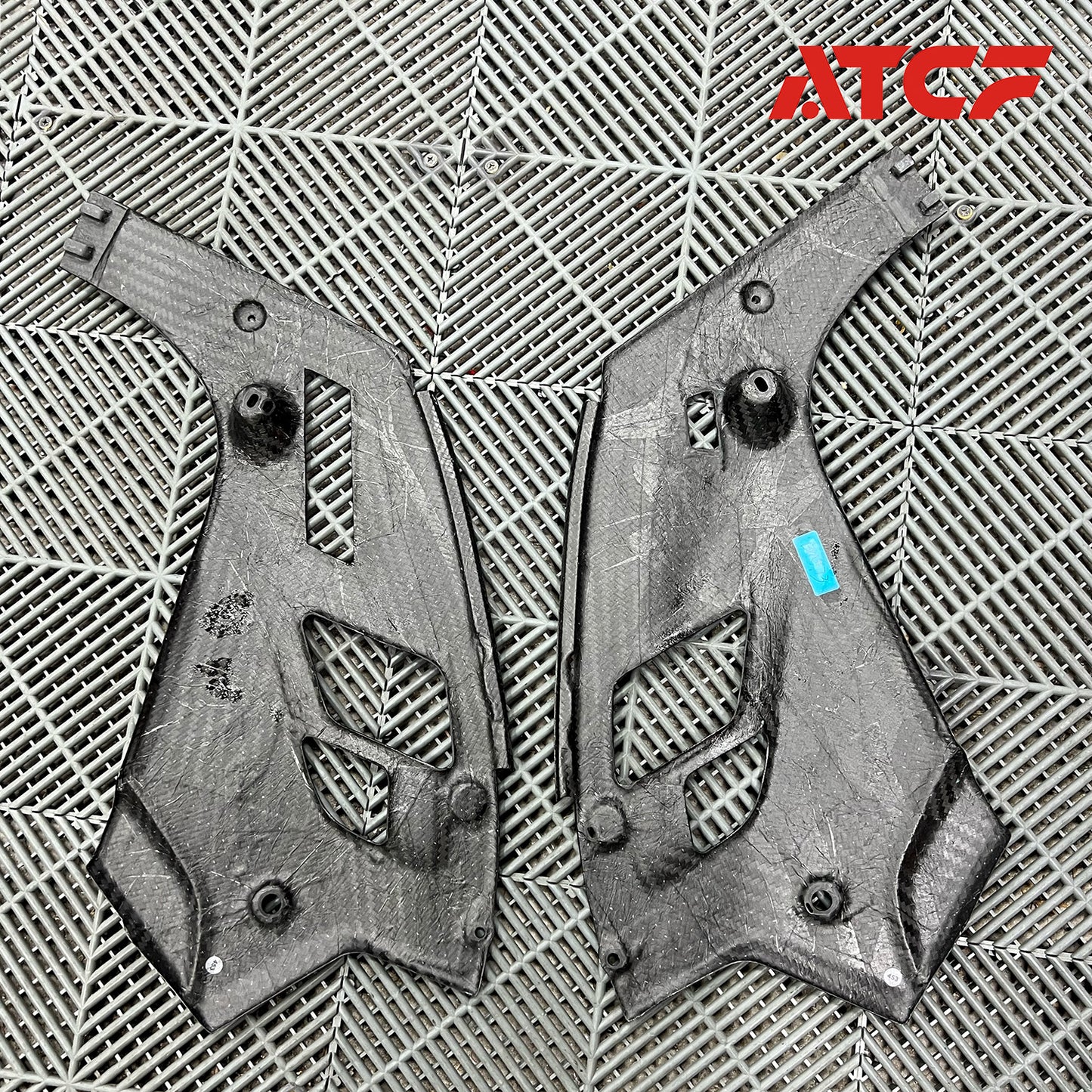 Coperture angolari del vano motore in fibra di carbonio per BMW F90 M5