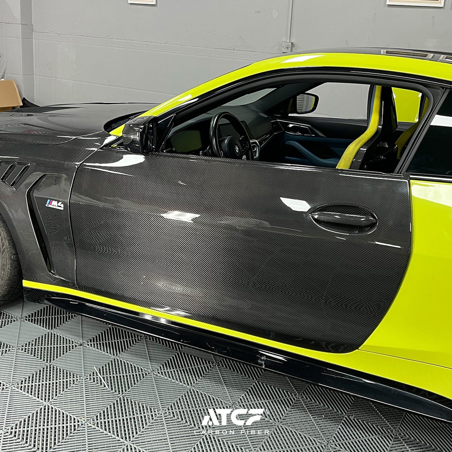Porte in fibra di carbonio della BMW G82 M4