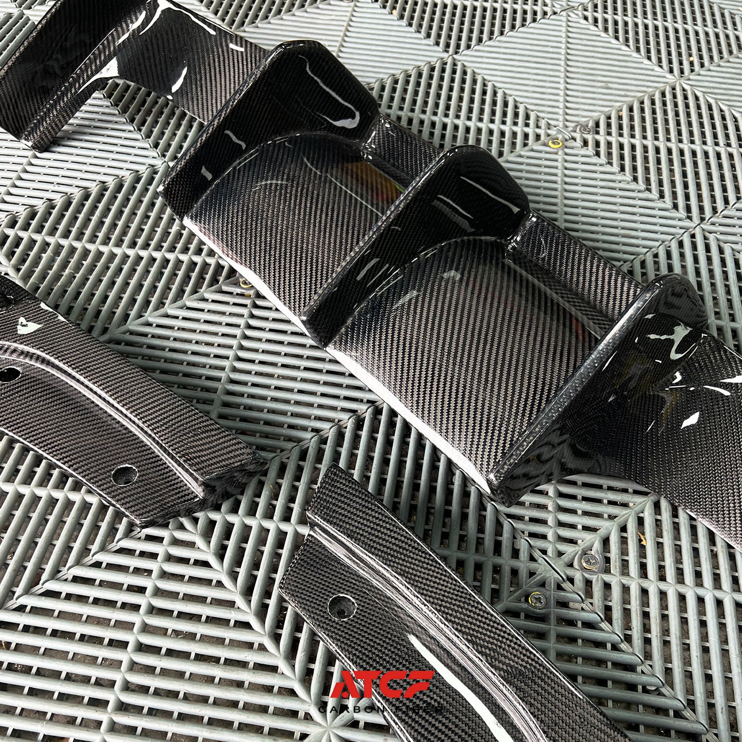 Diffusore BMW F80 F82 F83 V Style 3 pezzi in fibra di carbonio