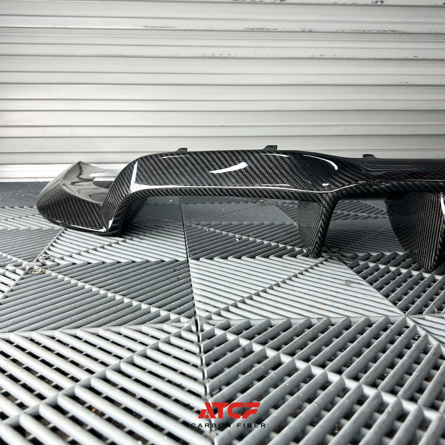 Diffusore BMW F87 V Style in fibra di carbonio