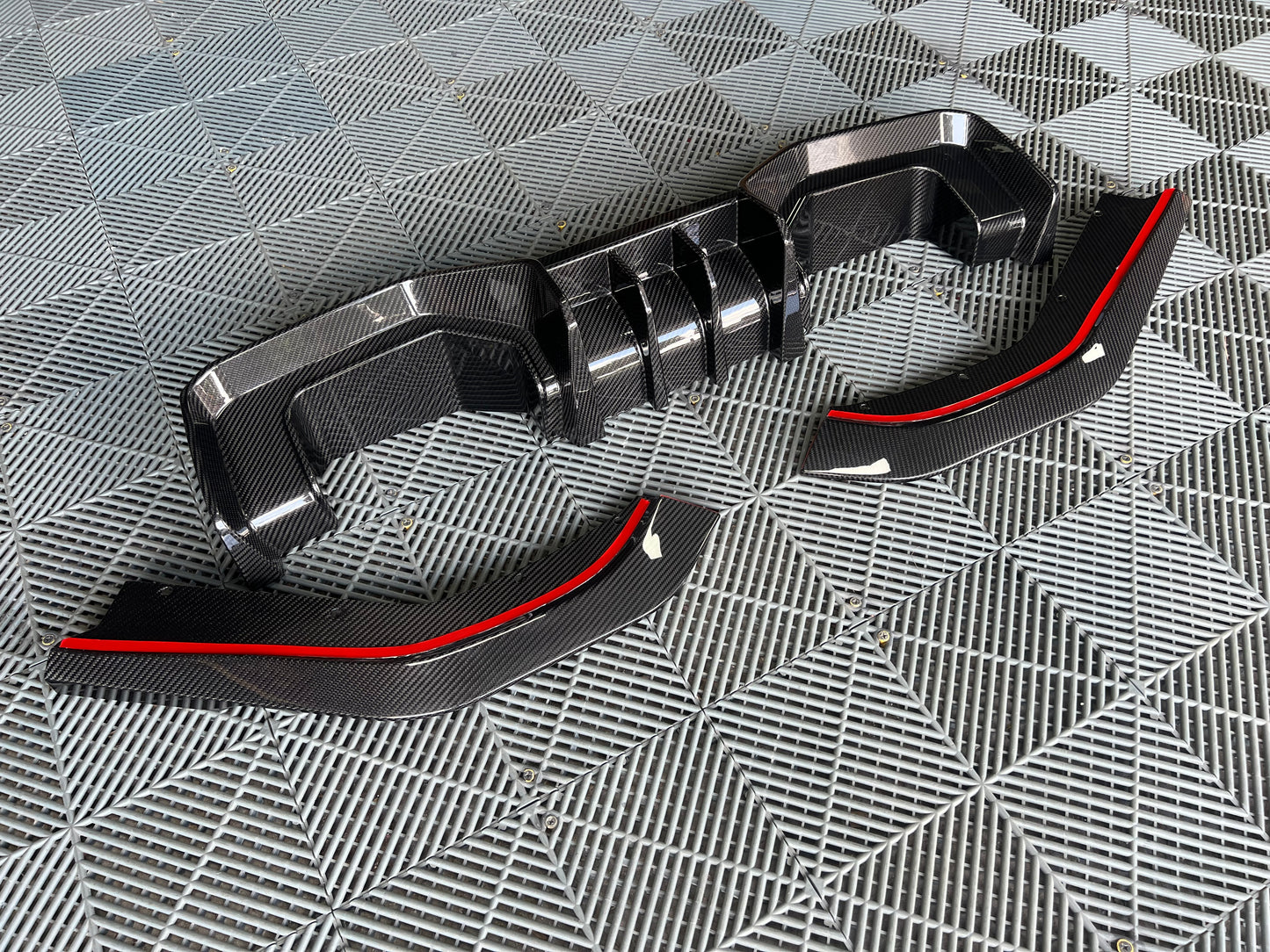 Diffusore in fibra di carbonio stile AD per BMW G80/G81/G82/G83, 3 pezzi