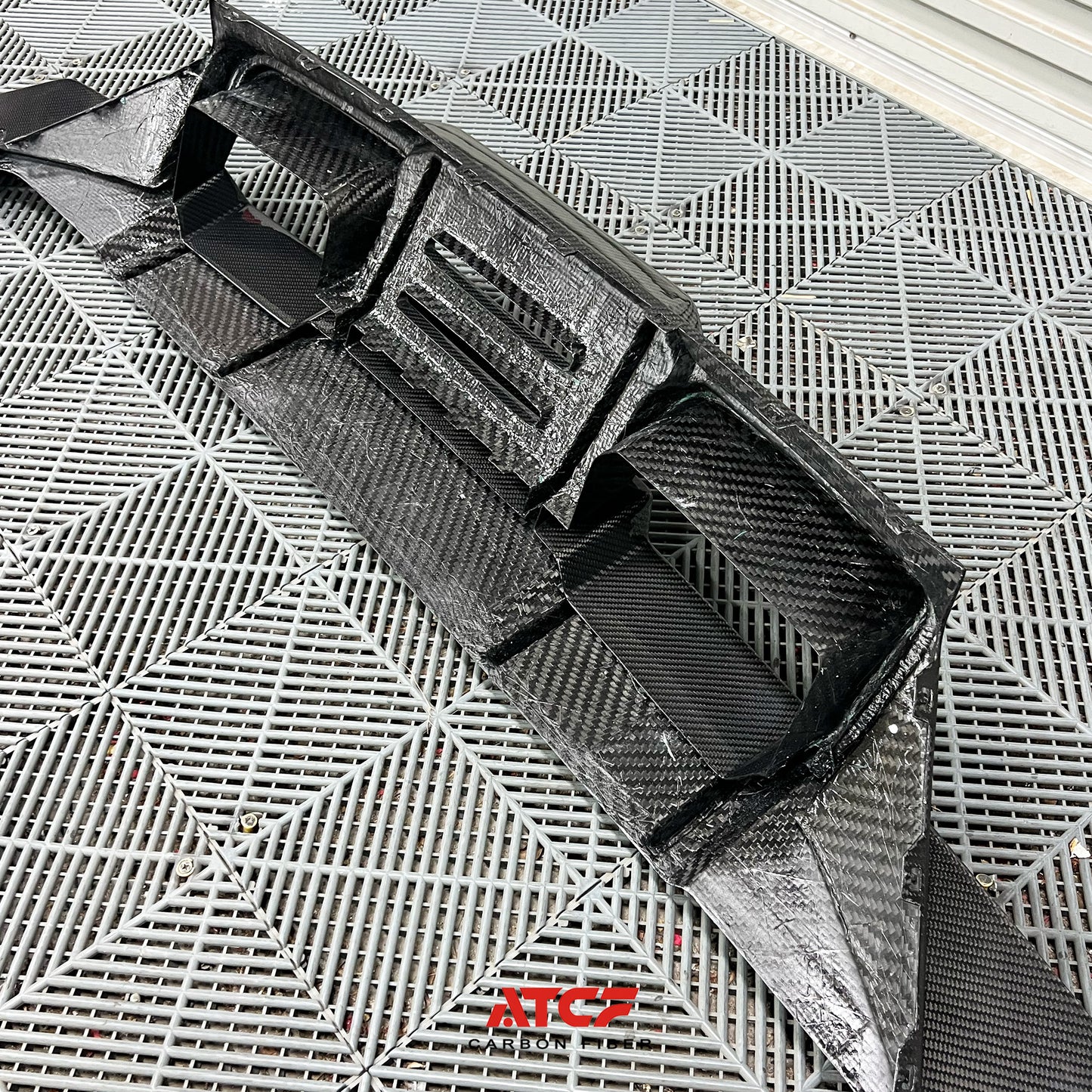 Diffusore AD in fibra di carbonio per BMW G87 M2, 3 pezzi