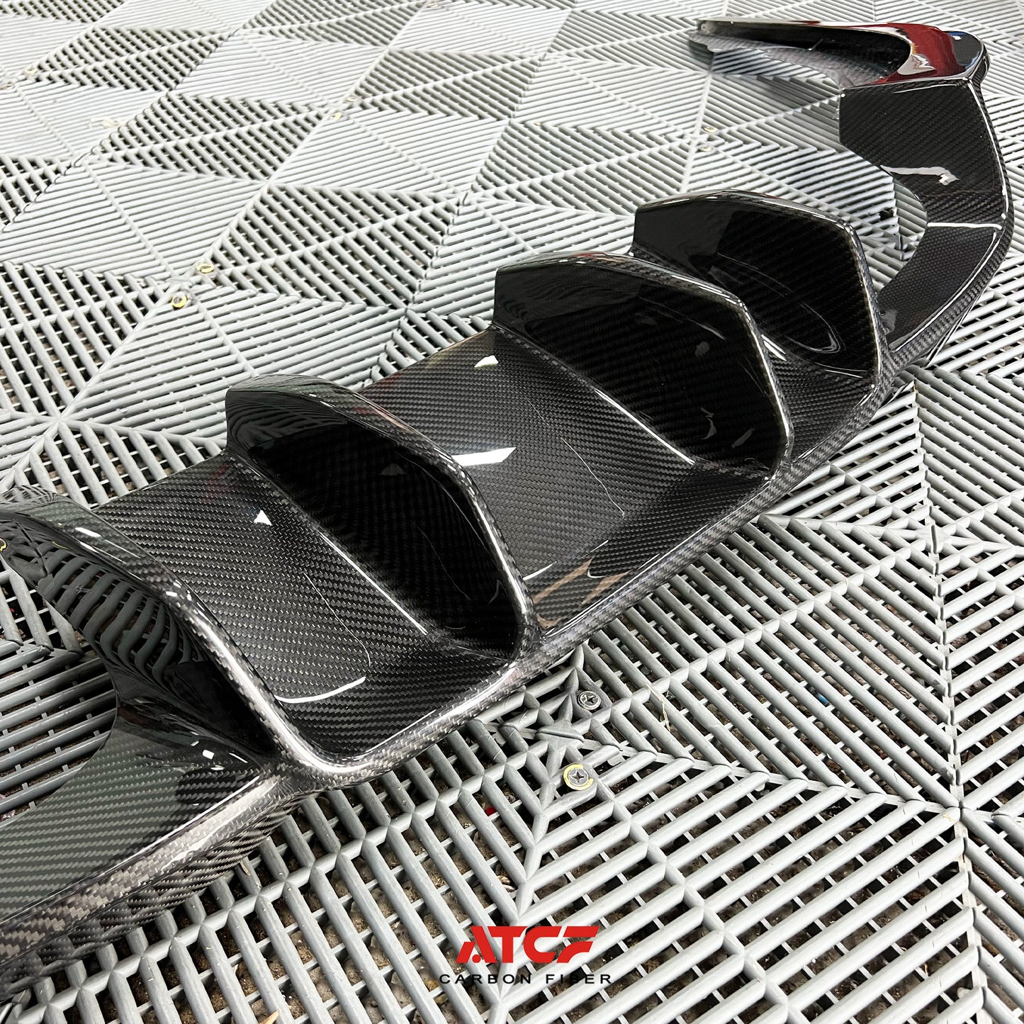 Diffusore BMW F87 V Style in fibra di carbonio