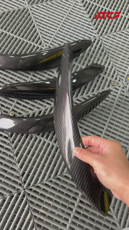 Copertura del pulsante interno della portiera in fibra di carbonio a secco della BMW F82